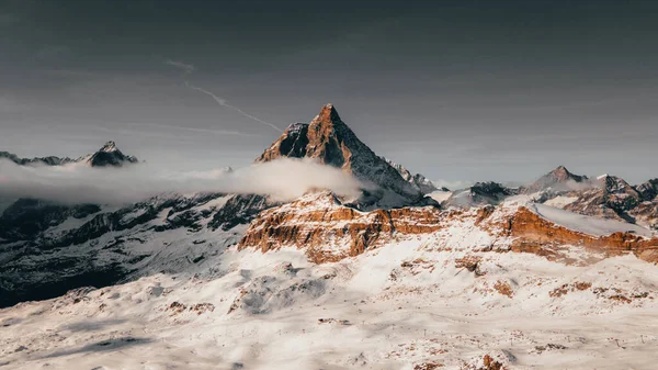 雪をかぶった山々の景色 — ストック写真