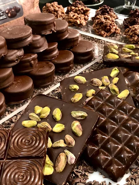 Csokoládécukorka Dióval Kakaóbabbal — Stock Fotó