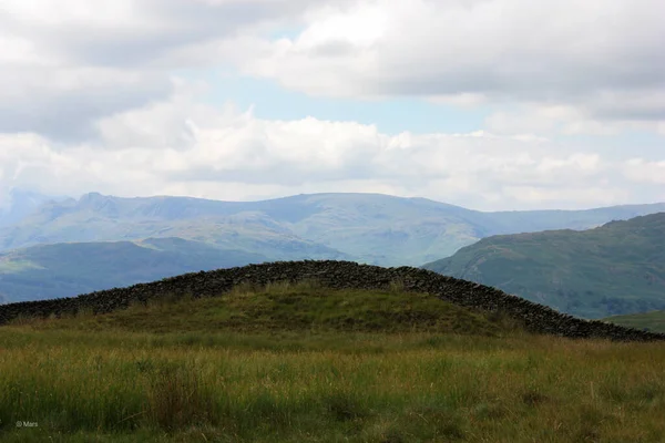 Schöne Landschaft Mit Bergen Und Wolken — Stockfoto