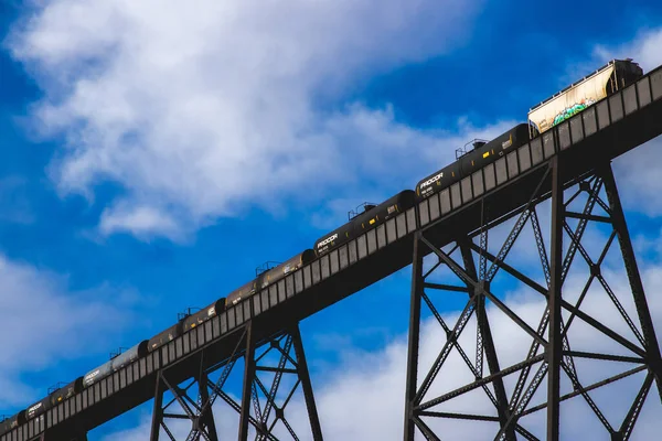 Puente Ferroviario Sobre Río —  Fotos de Stock