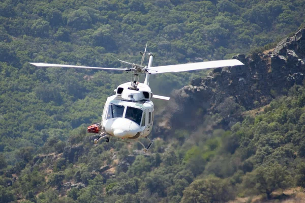 Helicóptero Volando Las Montañas — Foto de Stock