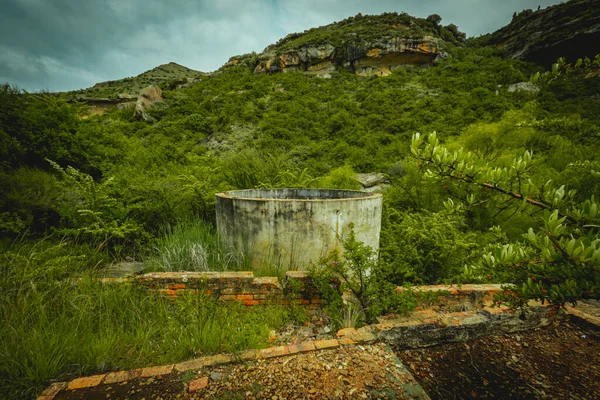 Vieille Maison Abandonnée Dans Les Montagnes — Photo