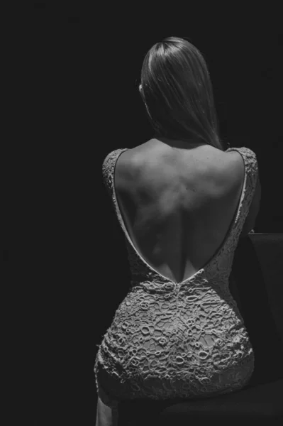 어두운 배경에 란제리를 아름다운 — 스톡 사진
