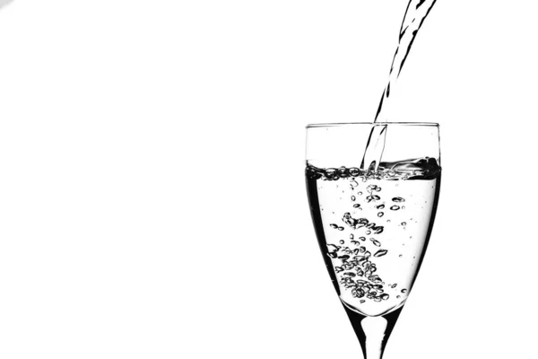 Glas Wasser Mit Spritzer Auf Weißem Hintergrund — Stockfoto