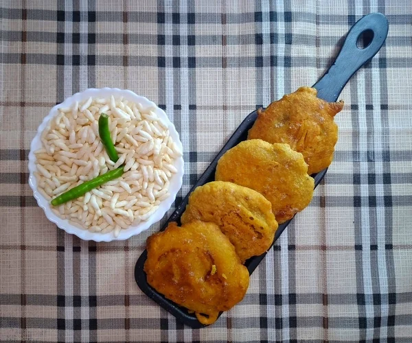 Pirinç Sebzeli Kızarmış Tavuk — Stok fotoğraf