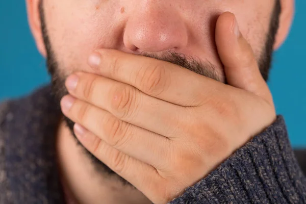 Nahaufnahme Eines Mannes Mit Halsschmerzen — Stockfoto