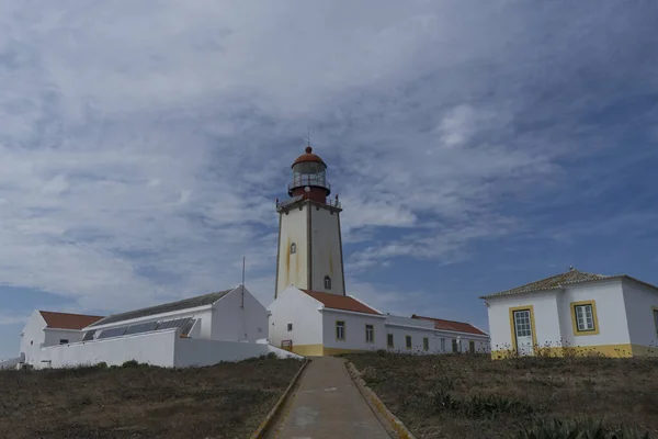 海洋海岸上的灯塔 — 图库照片