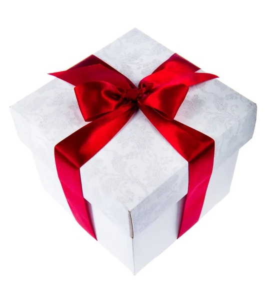 用弓孤立在白色背景上的红色礼品盒 — 图库照片