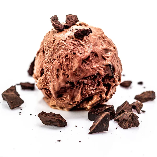 Beyaz Arka Planda Fındıklı Çikolatalı Dondurma — Stok fotoğraf
