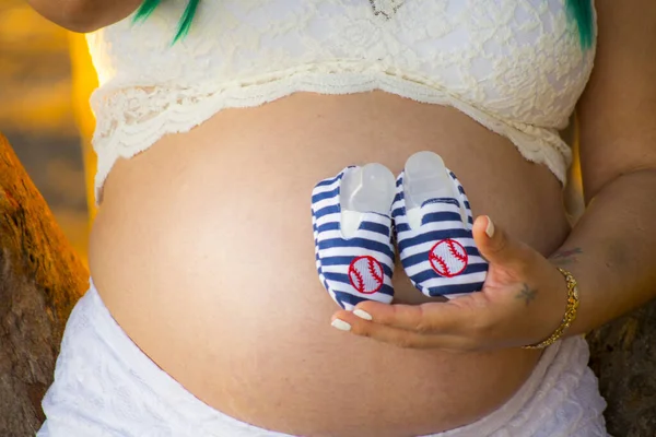 Pregnant Woman White Baby Booties — Stock Photo, Image