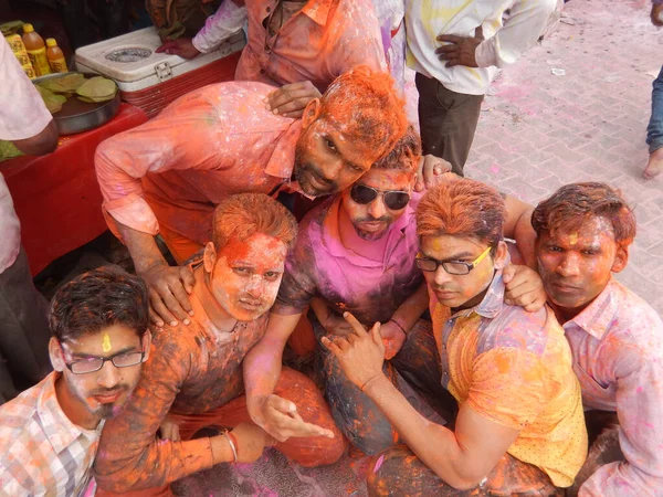 Hindistan Daki Holi Kutlamaları Sırasında Insanlar — Stok fotoğraf