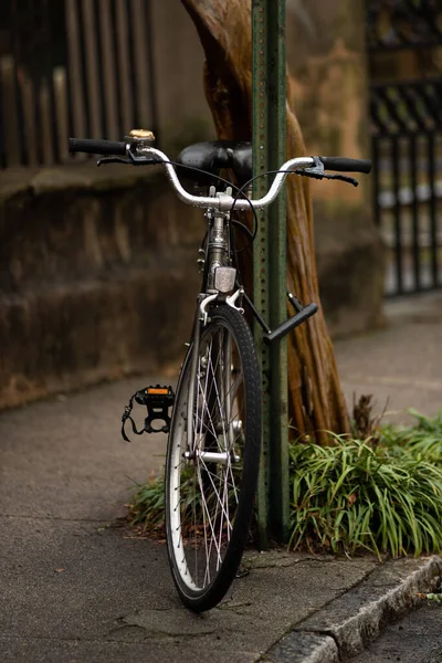 Bicicleta Vieja Ciudad — Foto de Stock