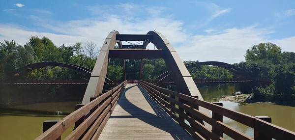 Bro Över Floden — Stockfoto
