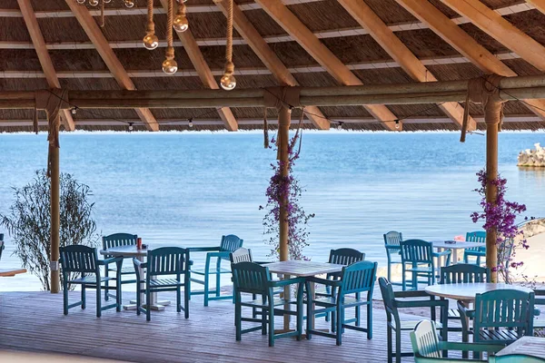 Пустое Кафе Столами Стульями Пляже — стоковое фото