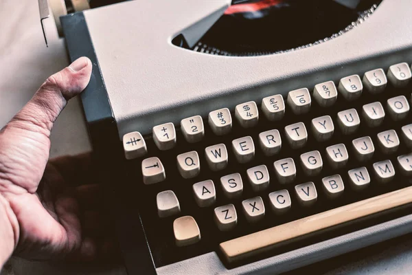 Máquina Escrever Velha Com Uma Calculadora — Fotografia de Stock