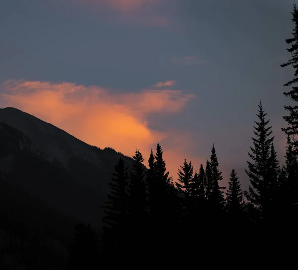 Belo Pôr Sol Nas Montanhas — Fotografia de Stock