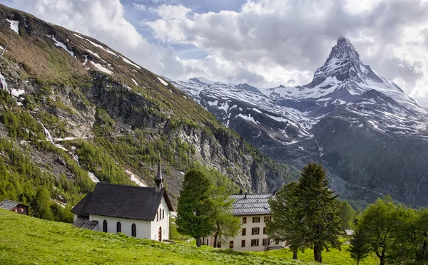 Wunderschöne Landschaft Mit Einem Kleinen Dorf Den Schweizer Alpen — Stockfoto