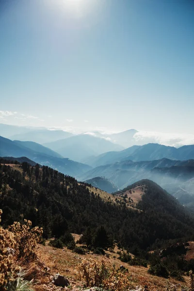 Bellissimo Paesaggio Con Montagne Cielo Blu — Foto Stock