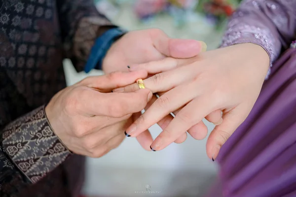 Wedding Rings Bride — Stock Photo, Image