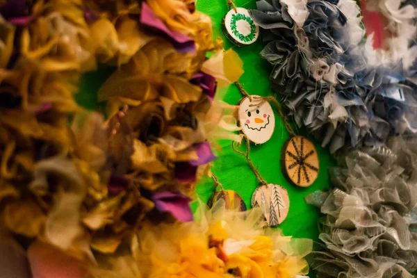 Decoración Navidad Con Una Guirnalda Flores — Foto de Stock