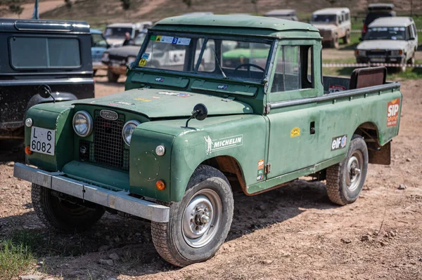 Jeep Rennen Auf Einer Landstraße — Stockfoto