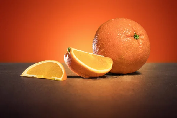 Rodajas Frescas Naranja Amarillo Sobre Fondo Madera — Foto de Stock