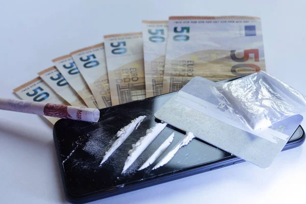Peníze Rozbité Drogy Euro Bílém Pozadí — Stock fotografie