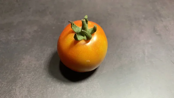 Tomates Rojos Frescos Sobre Fondo Negro — Foto de Stock