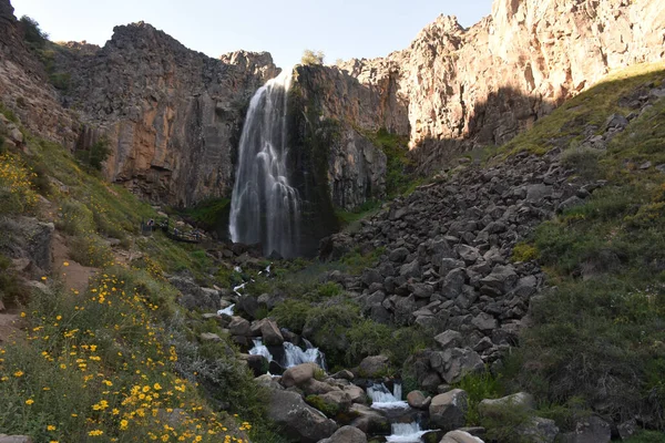 Bella Vista Una Piccola Cascata — Foto Stock