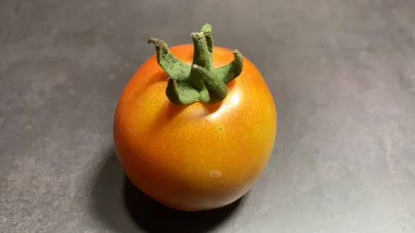 Verse Rode Tomaten Een Zwarte Achtergrond — Stockfoto