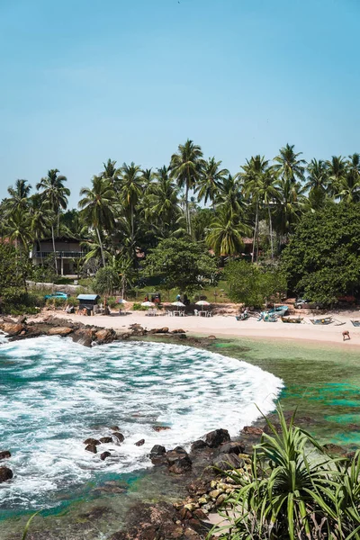 Cennet Adasında Palmiye Ağaçları Olan Tropik Plaj Endonezya — Stok fotoğraf