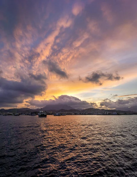 Όμορφο Ηλιοβασίλεμα Στη Θάλασσα — Φωτογραφία Αρχείου