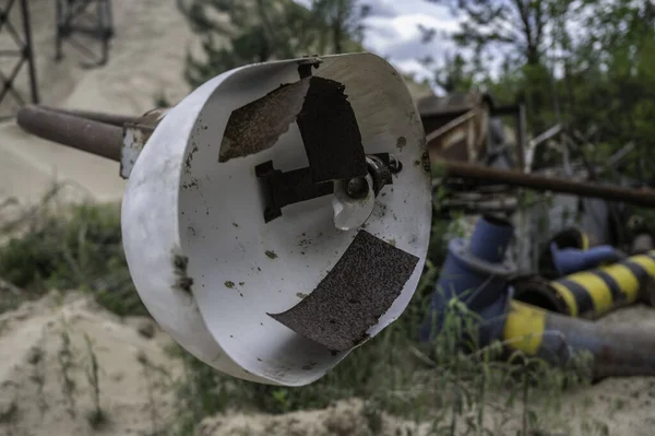 Ujęcie Bliska Zardzewiałego Wykrywacza Metalu Piłą Łańcuchową — Zdjęcie stockowe