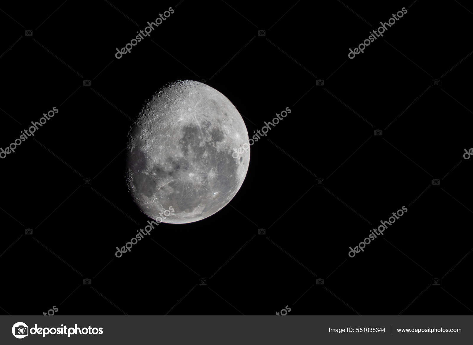 Луна Ночном Небе Стоковое Фото ©Wirestock 551038344
