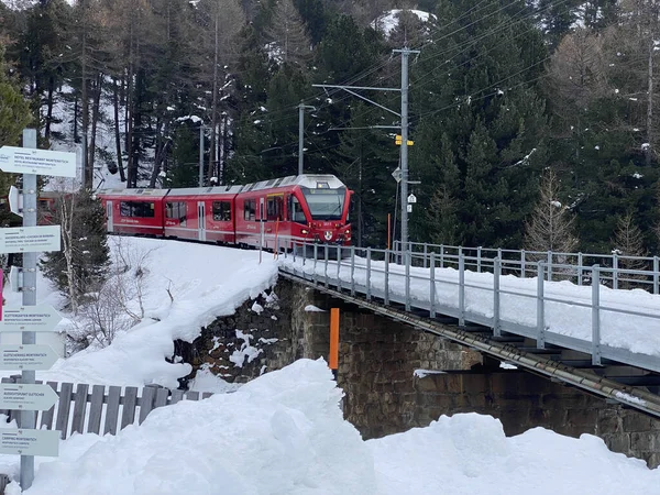 Eisenbahnbrücke Winter Vor Naturkulisse — Stockfoto