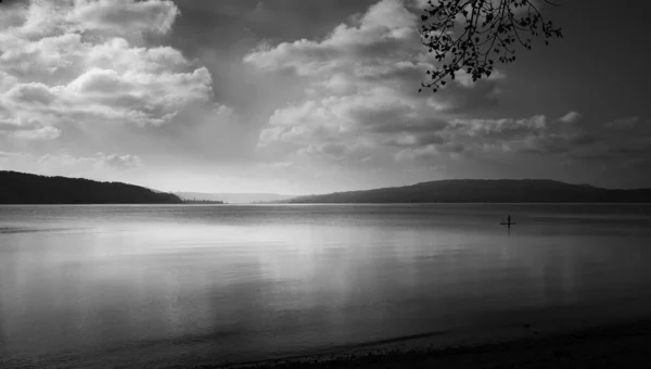 Bela Paisagem Com Lago Montanhas — Fotografia de Stock