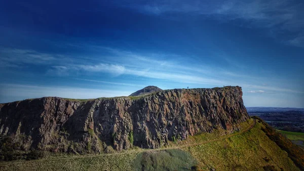 Bellissimo Paesaggio Con Una Montagna Sullo Sfondo — Foto Stock