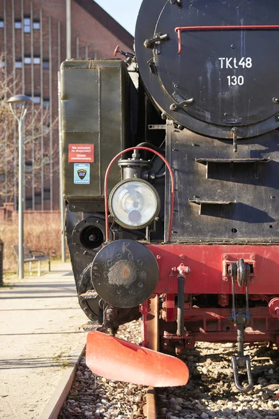 火车站上的旧蒸汽机车 — 图库照片