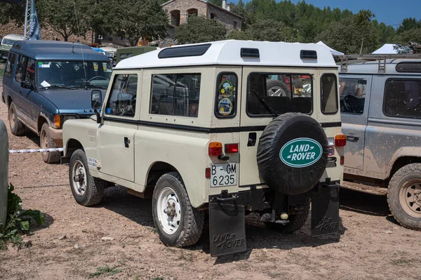 Jeep Rennen Auf Einer Landstraße — Stockfoto