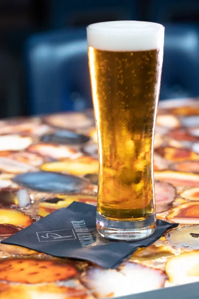 Bier Und Snacks Auf Einem Tisch — Stockfoto