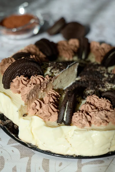 Κέικ Σοκολάτας Μπισκότα Και Κρέμα Γάλακτος — Φωτογραφία Αρχείου