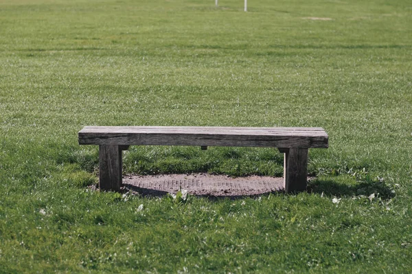 Träbänk Parken — Stockfoto