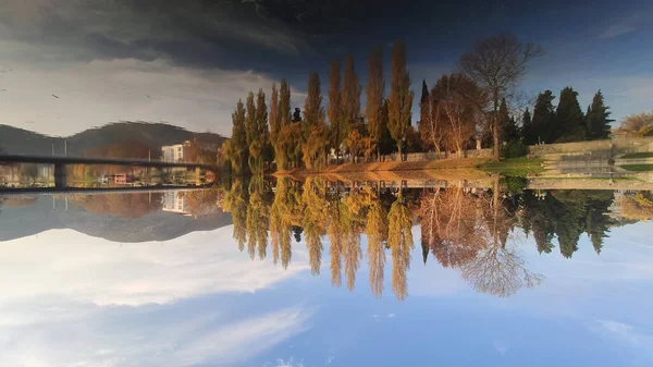 Bellissimo Paesaggio Con Lago Alberi — Foto Stock