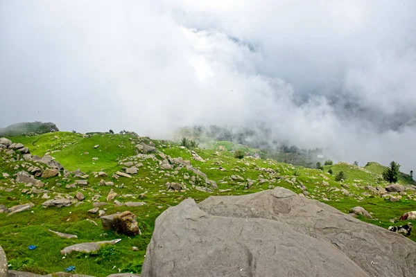 Bellissimo Paesaggio Con Montagne Nuvole — Foto Stock