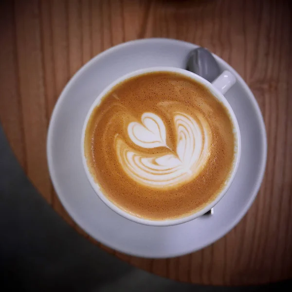 Κούπα Καφέ Latte Art Ξύλινο Φόντο — Φωτογραφία Αρχείου