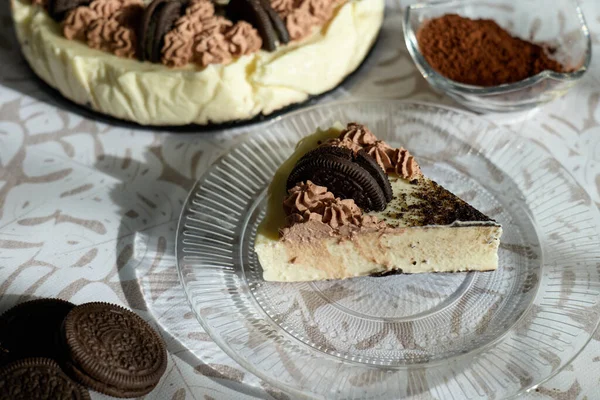 Κέικ Σοκολάτας Μπισκότα Και Κρέμα Γάλακτος — Φωτογραφία Αρχείου