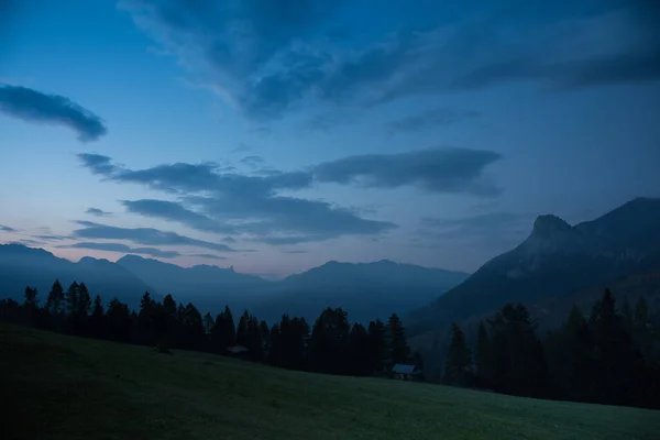 Uma Bela Paisagem Uma Montanha — Fotografia de Stock