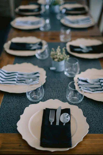 婚宴的餐桌布置 — 图库照片