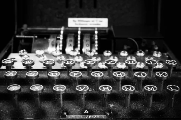 Alte Schreibmaschine Vor Dem Hintergrund Des Büros — Stockfoto