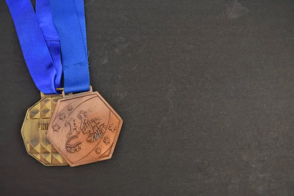 Uma Vista Superior Uma Bolsa Militar Com Laço Uma Medalha — Fotografia de Stock